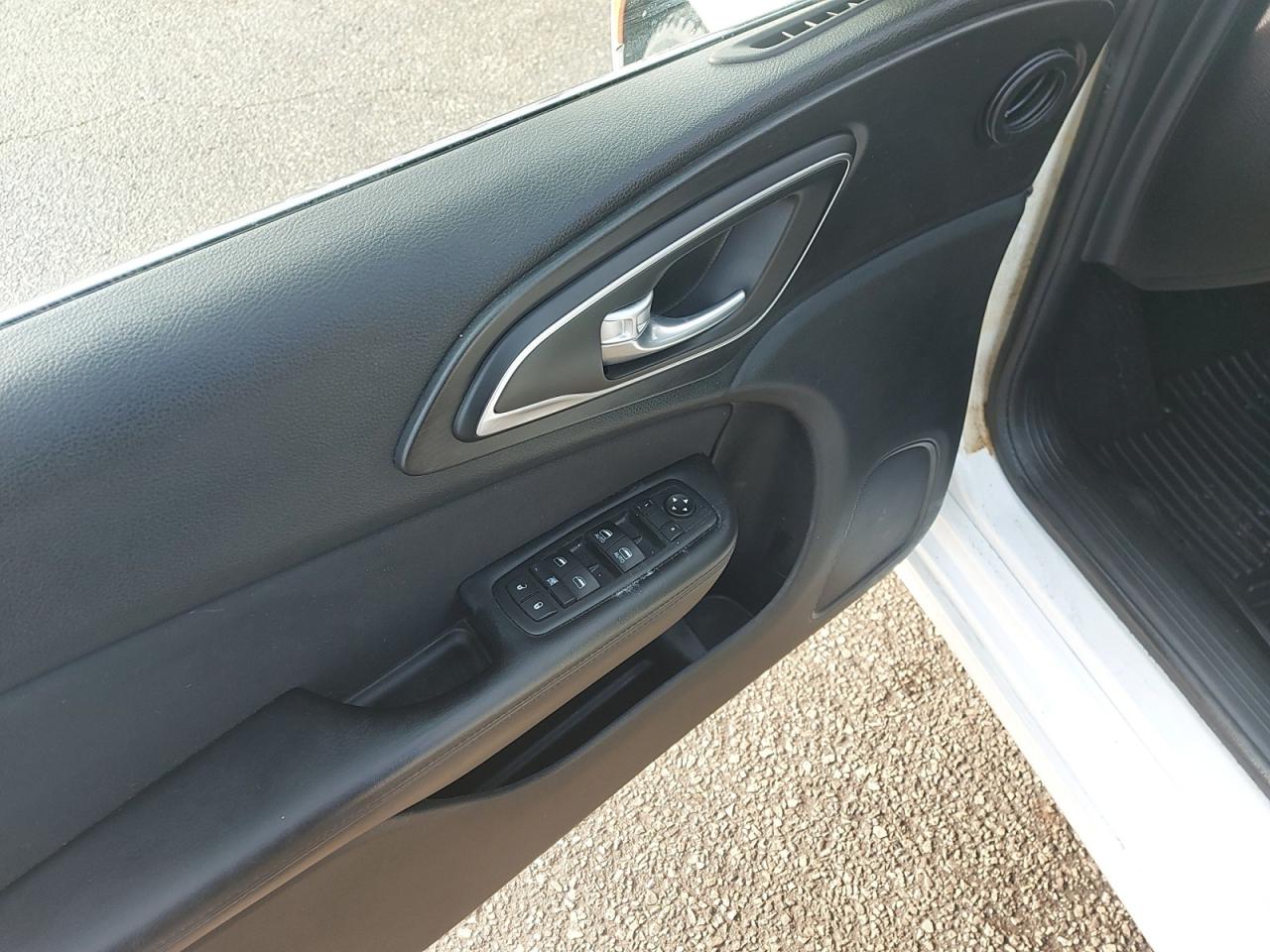 2015 Chrysler 200 Limited Photo