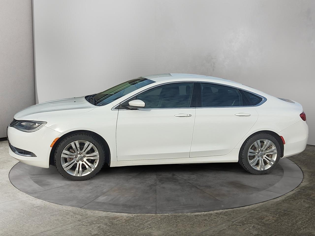 2015 Chrysler 200 Limited Photo