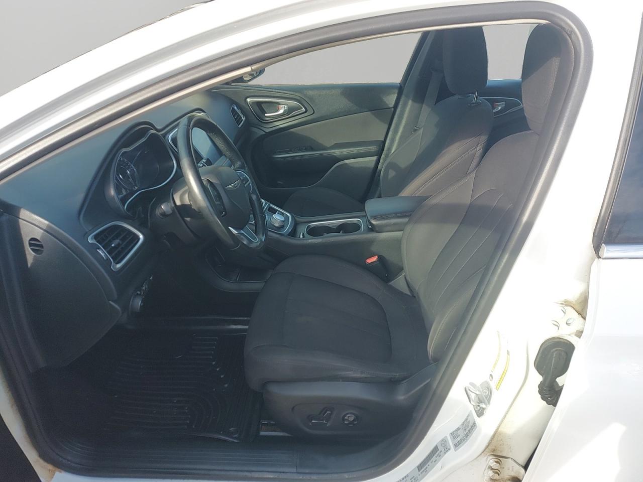 2015 Chrysler 200 Limited Photo