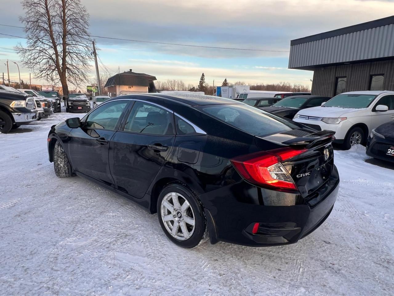 2016 Honda Civic 4DR MAN Photo2