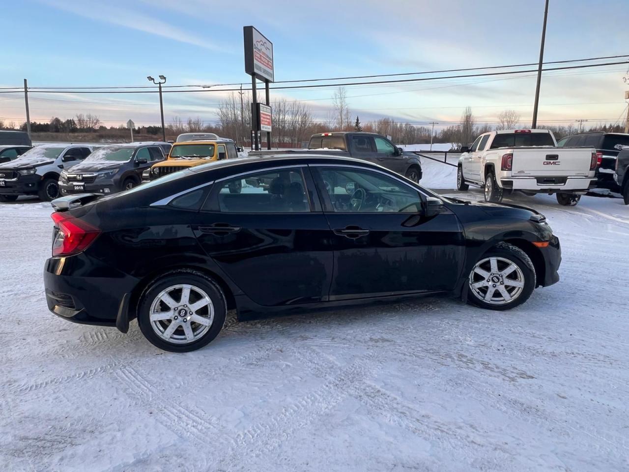 2016 Honda Civic 4DR MAN - Photo #6