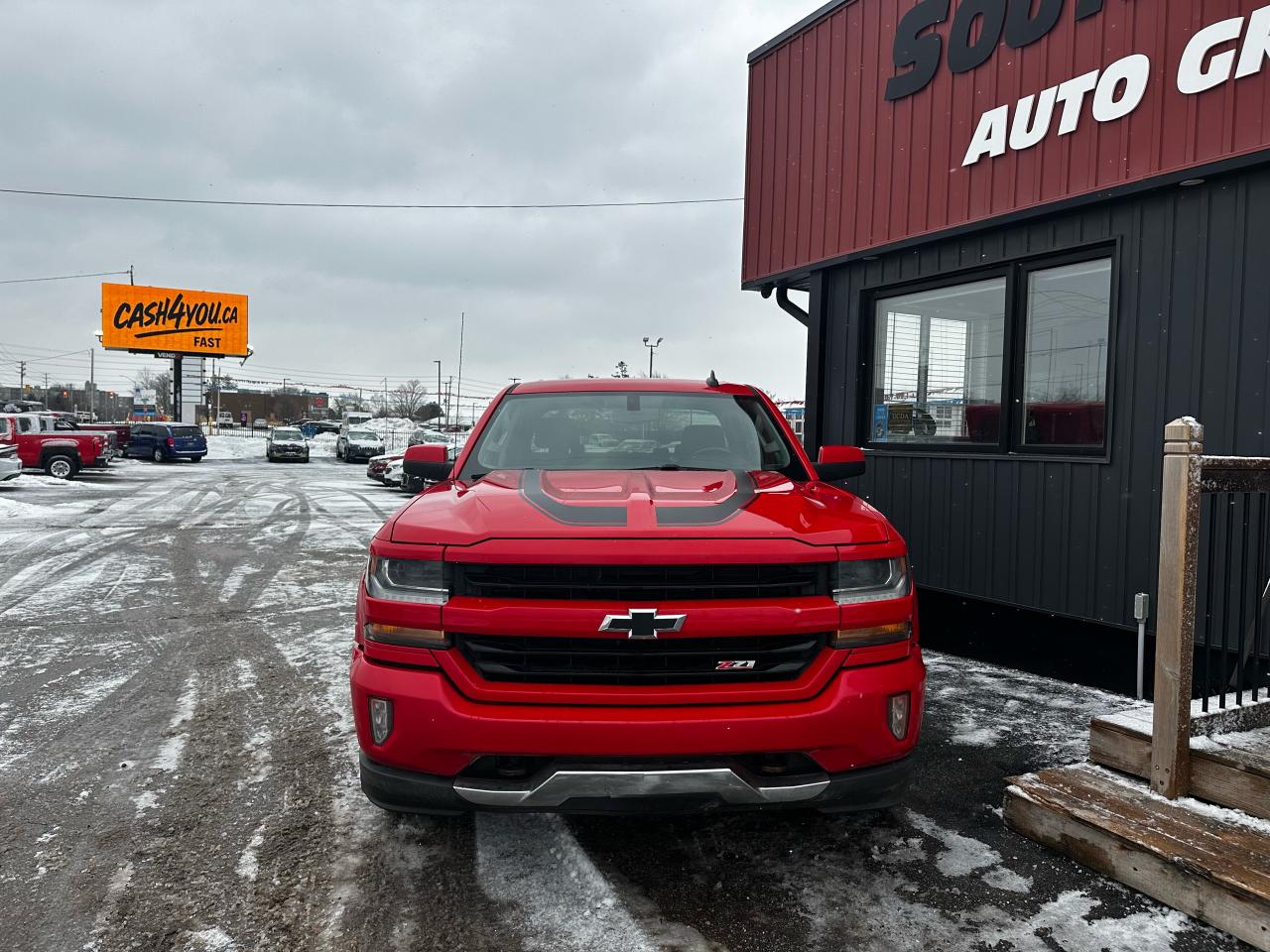 2017 Chevrolet Silverado LT Photo2