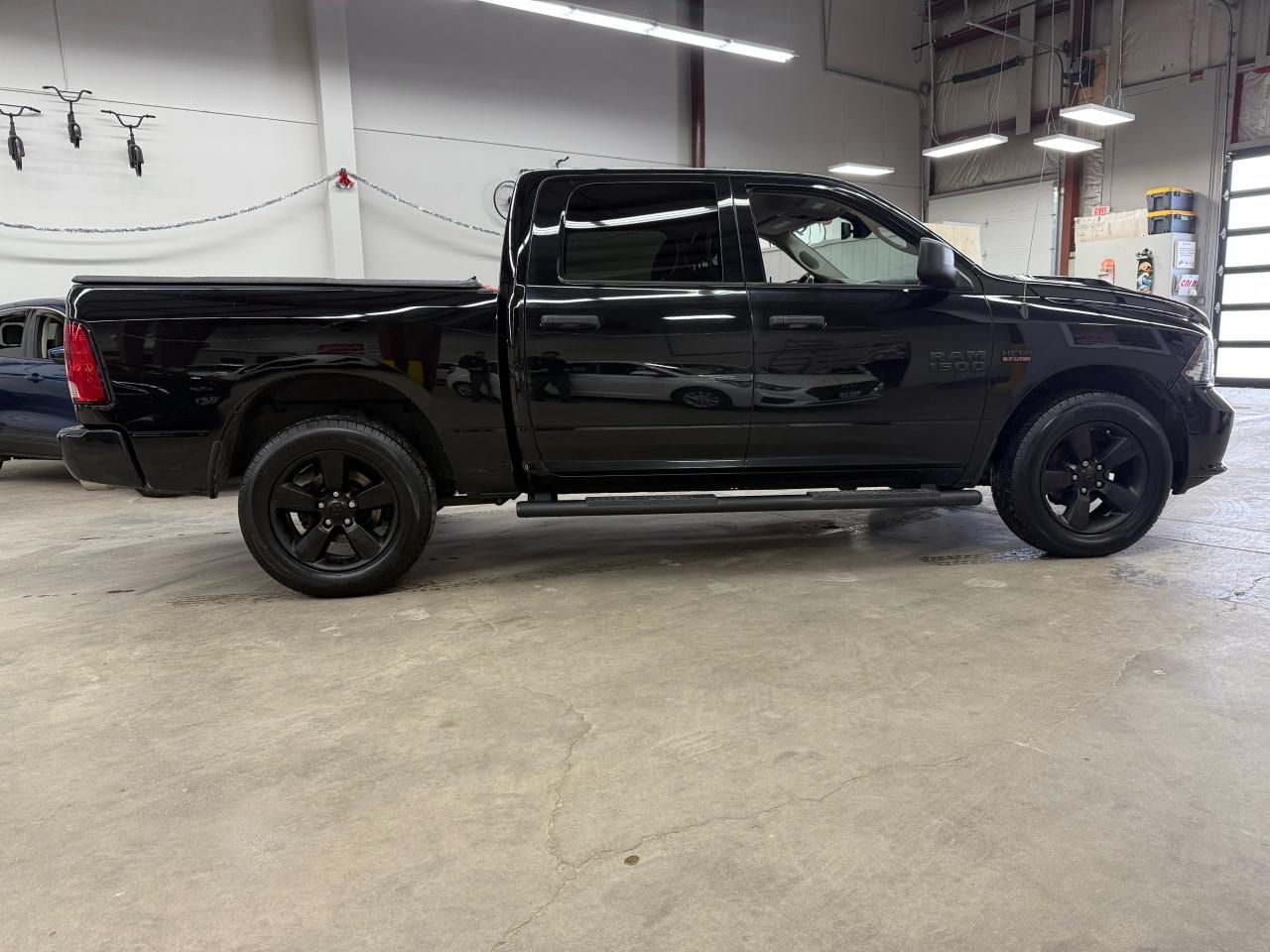 2021 RAM 1500 Classic EXPRESS - Photo #7