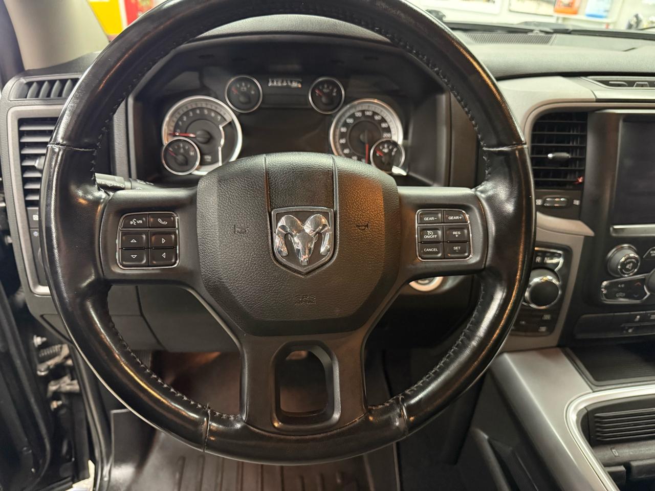 2021 RAM 1500 Classic EXPRESS - Photo #17