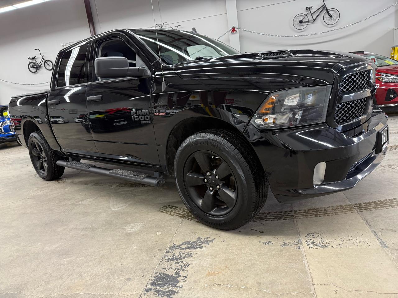 2021 RAM 1500 Classic EXPRESS - Photo #8