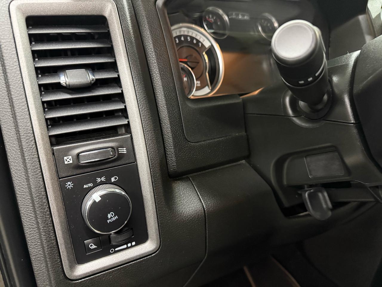 2021 RAM 1500 Classic EXPRESS - Photo #16