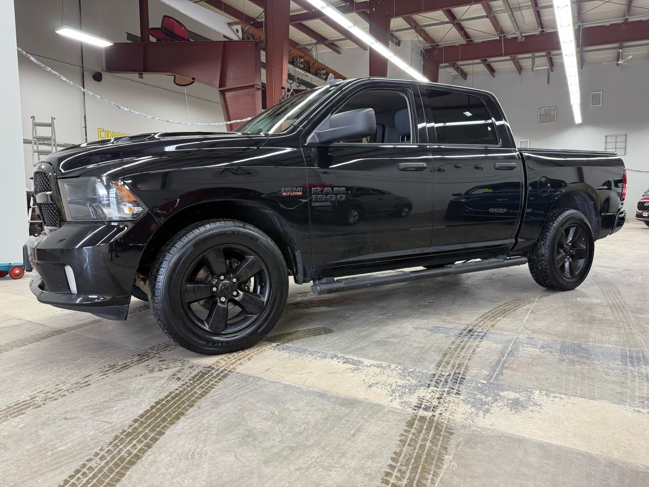 2021 RAM 1500 Classic EXPRESS - Photo #2