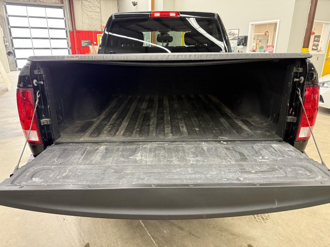 2021 RAM 1500 Classic EXPRESS - Photo #10