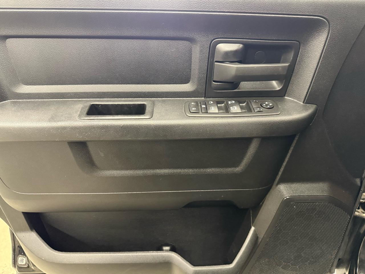 2021 RAM 1500 Classic EXPRESS - Photo #15