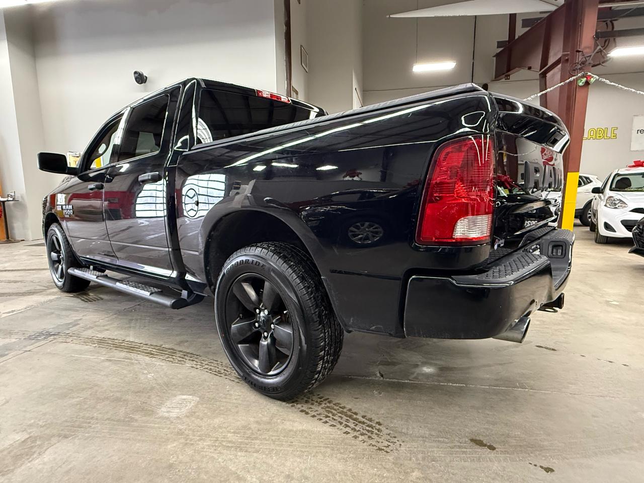 2021 RAM 1500 Classic EXPRESS - Photo #4