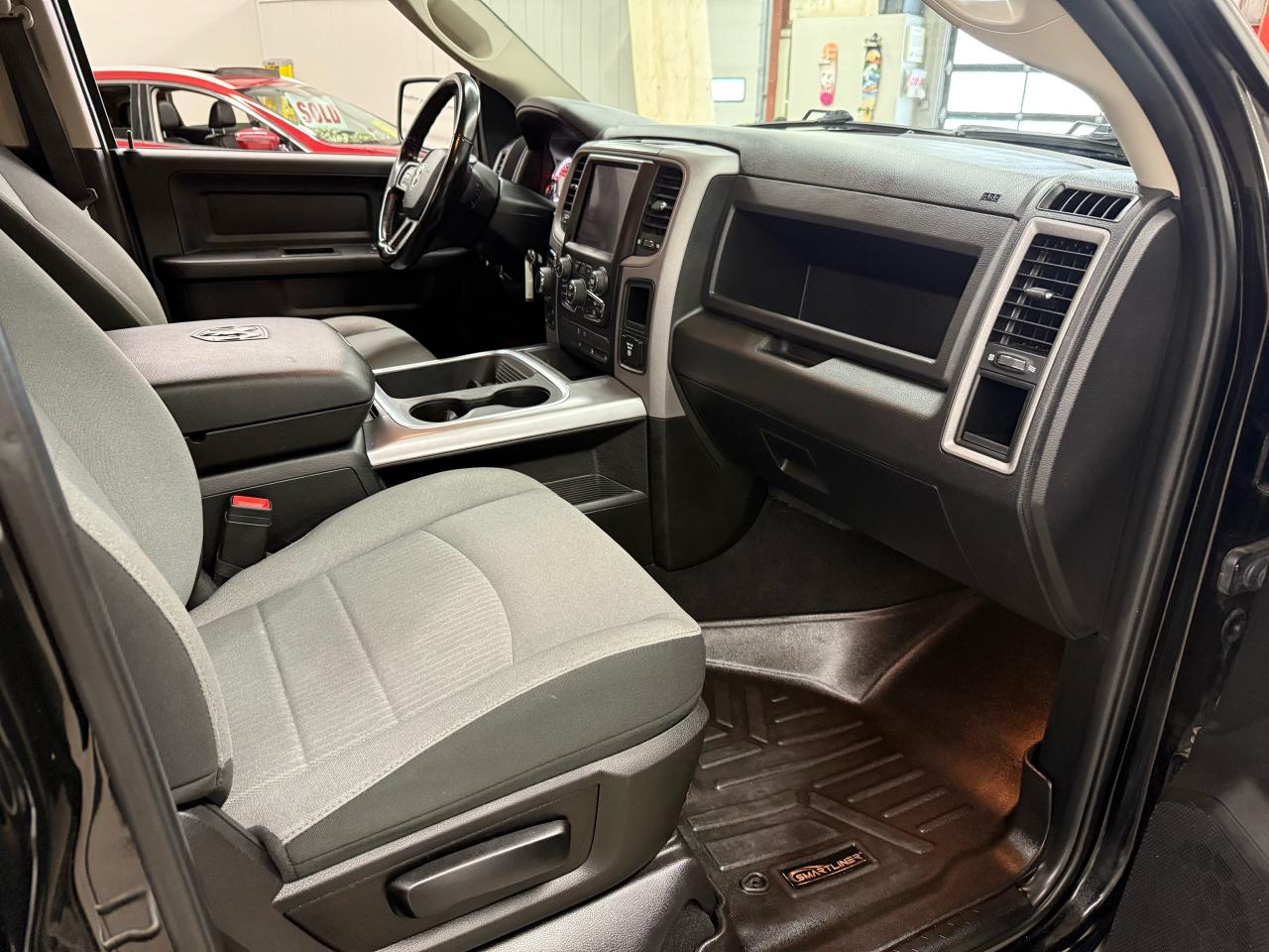 2021 RAM 1500 Classic EXPRESS - Photo #27