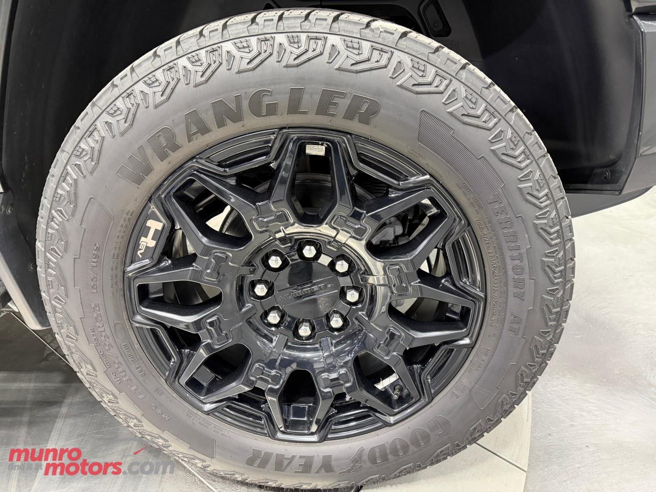 2025 GMC HUMMER EV SUV e4WD 4dr 2X Photo