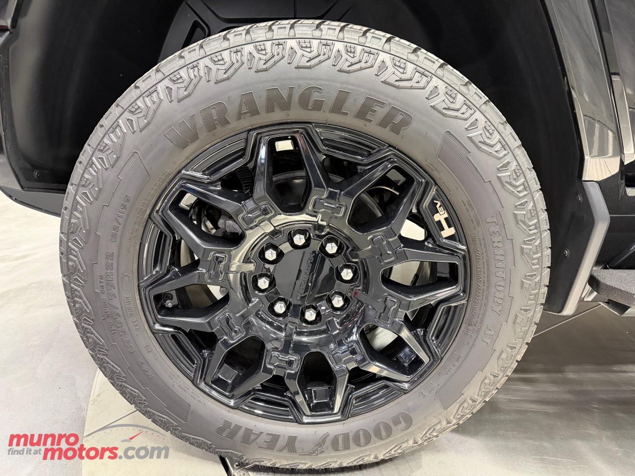 2025 GMC HUMMER EV SUV e4WD 4dr 2X Photo