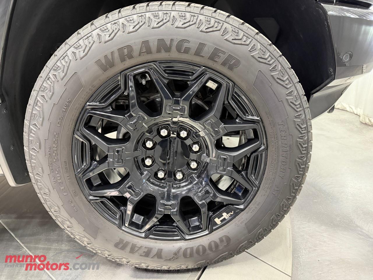 2025 GMC HUMMER EV SUV e4WD 4dr 2X Photo