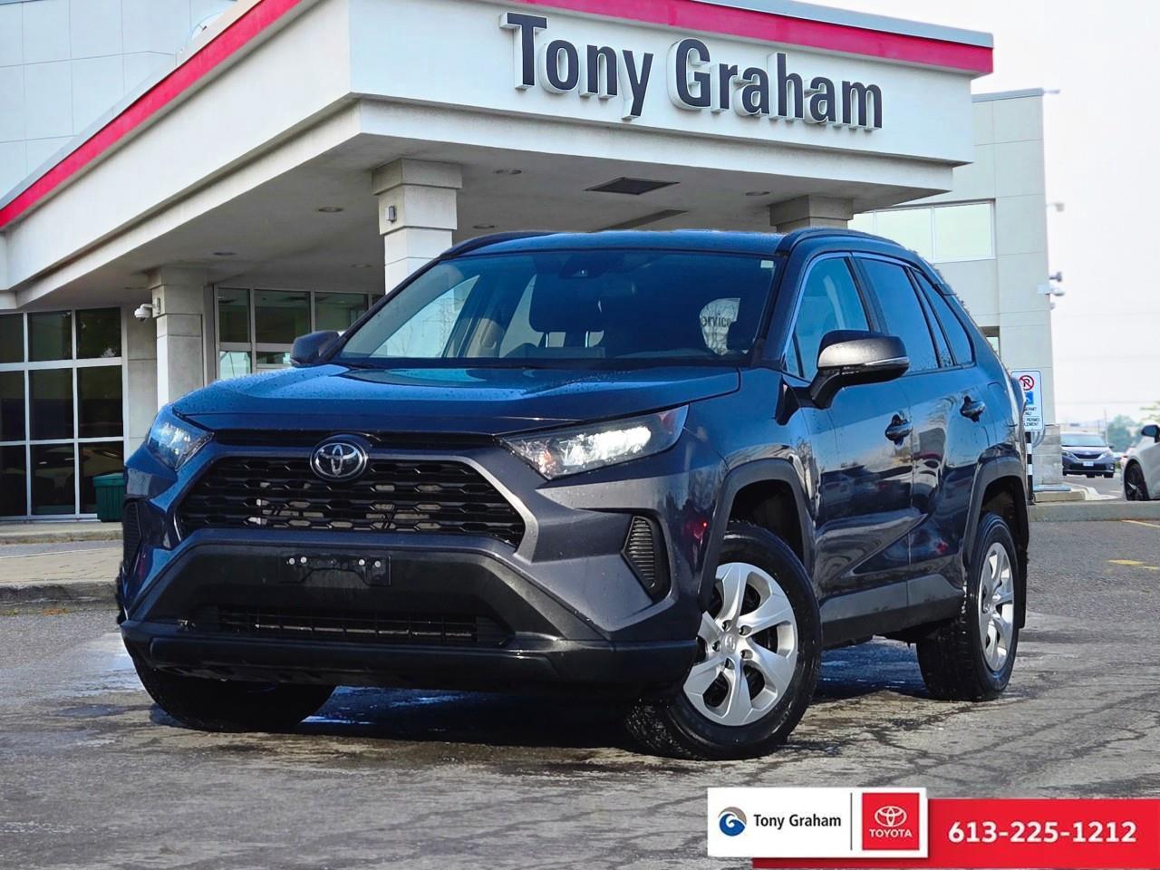 2022 Toyota RAV4 LE Photo0