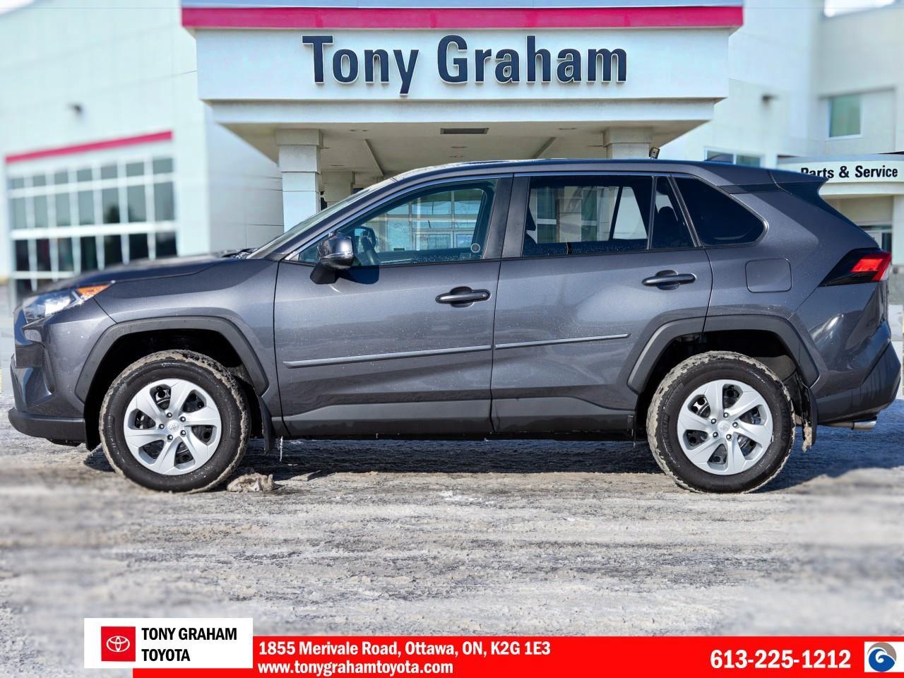 2022 Toyota RAV4 LE Photo