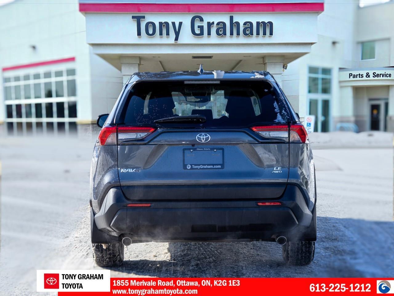 2022 Toyota RAV4 LE Photo