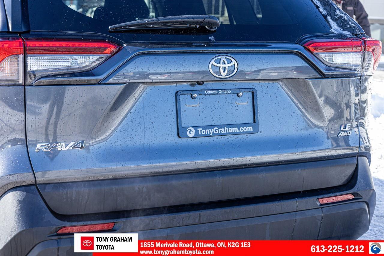 2022 Toyota RAV4 LE Photo