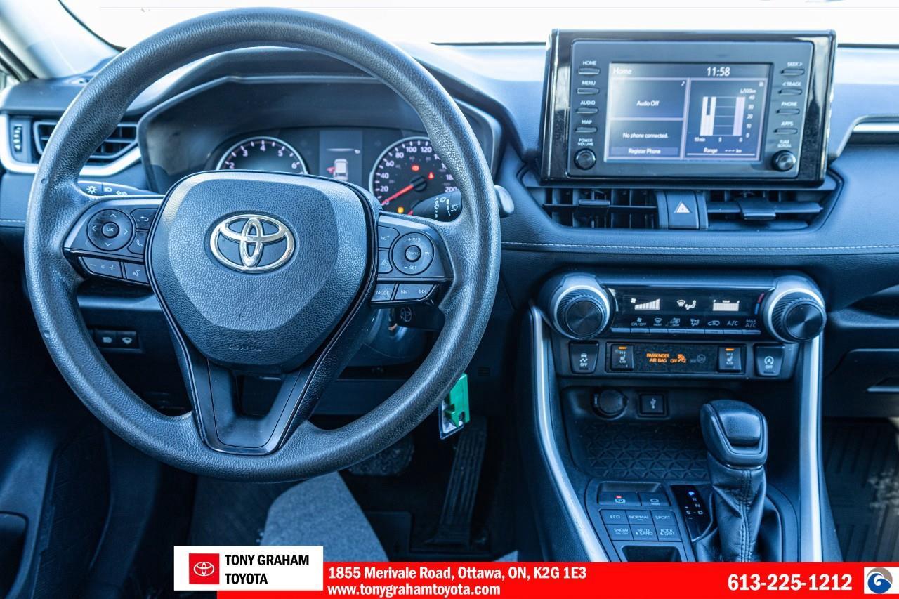 2022 Toyota RAV4 LE Photo