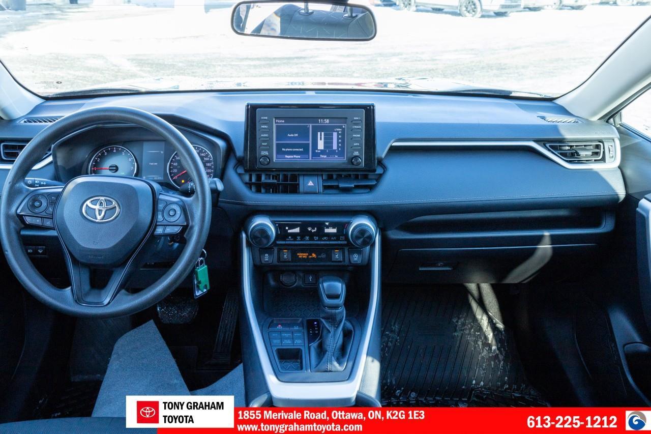 2022 Toyota RAV4 LE Photo