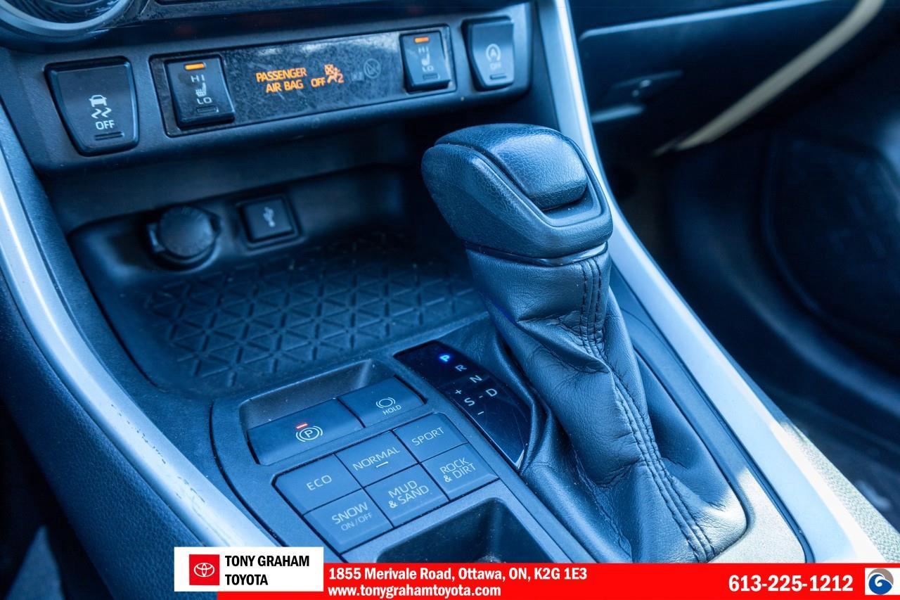 2022 Toyota RAV4 LE Photo