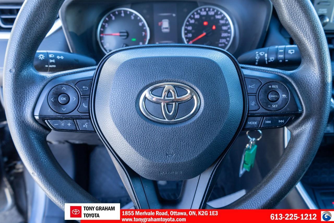 2022 Toyota RAV4 LE Photo