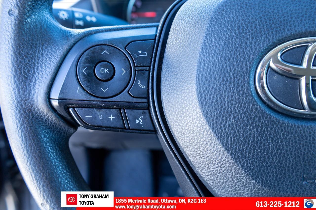 2022 Toyota RAV4 LE Photo