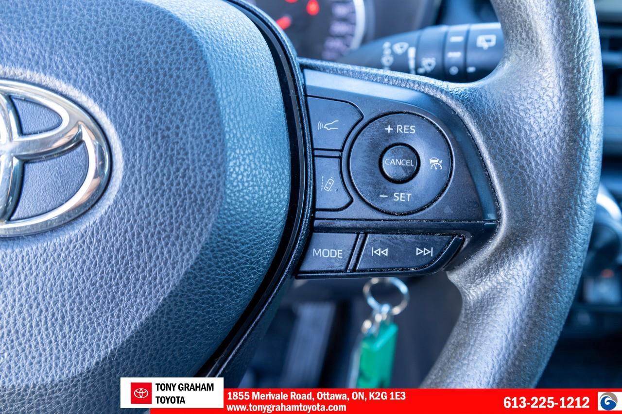 2022 Toyota RAV4 LE Photo