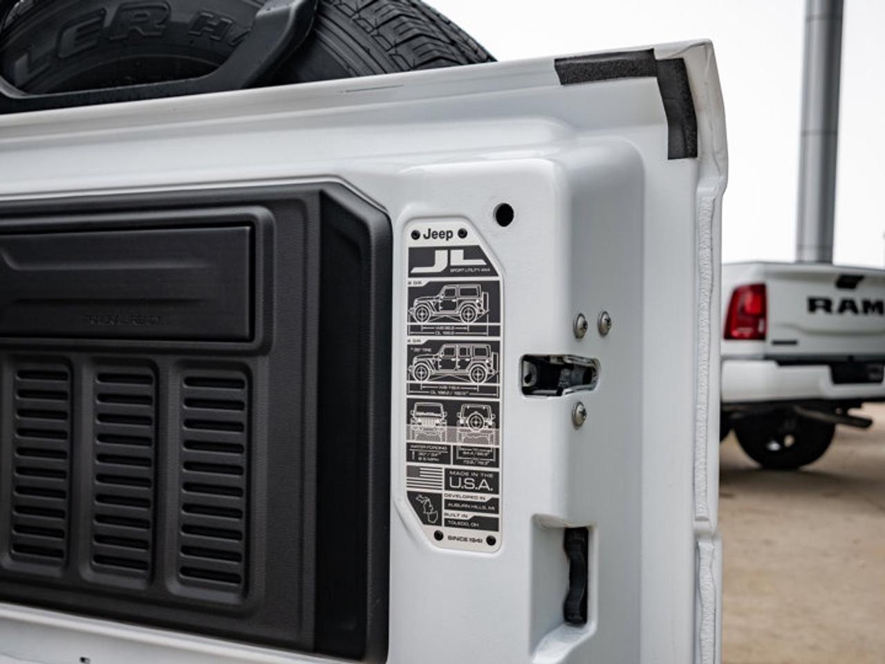 2026 Jeep Wrangler Sahara Photo