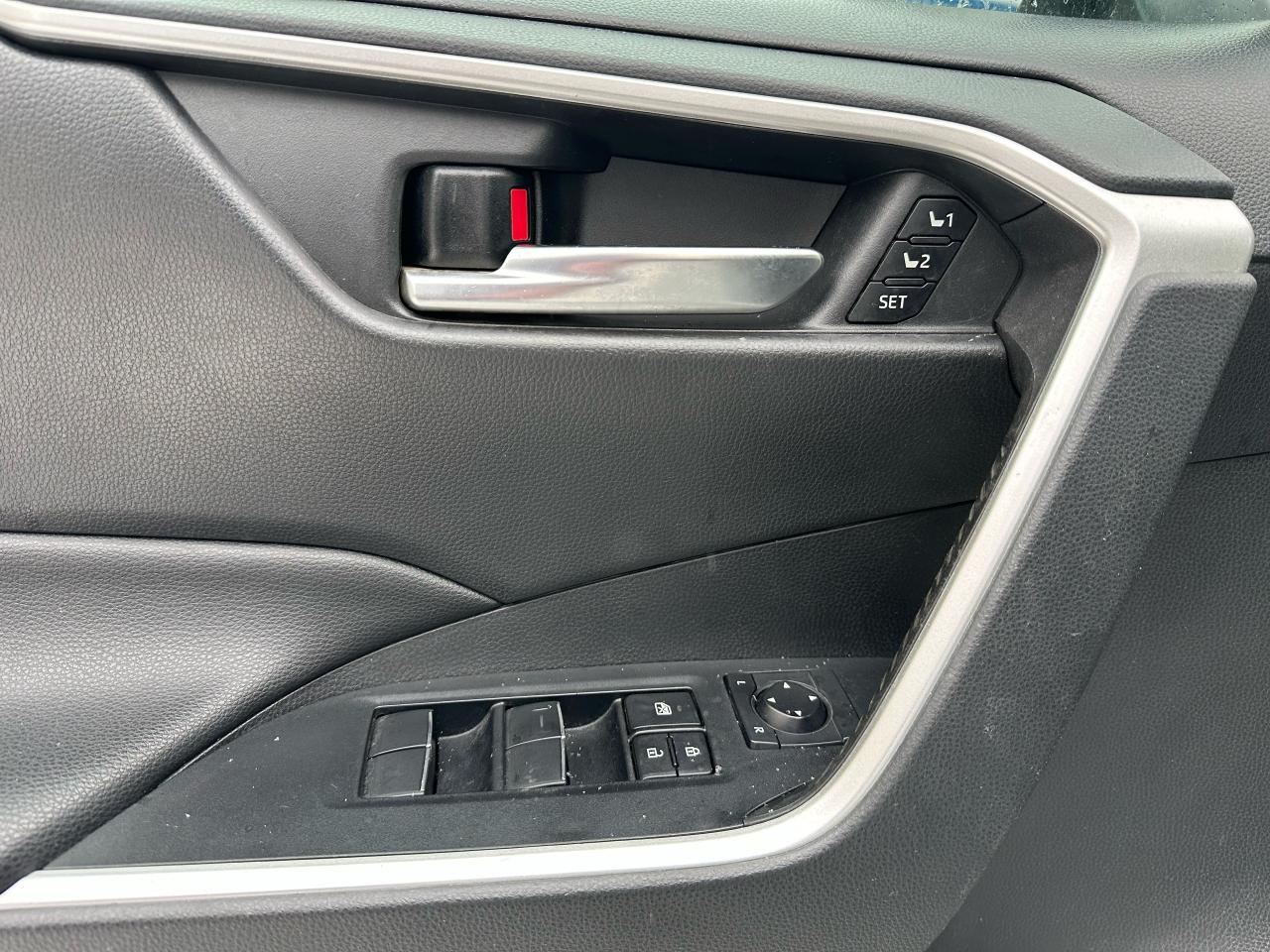 2021 Toyota RAV4 XLE AWD - Photo #6