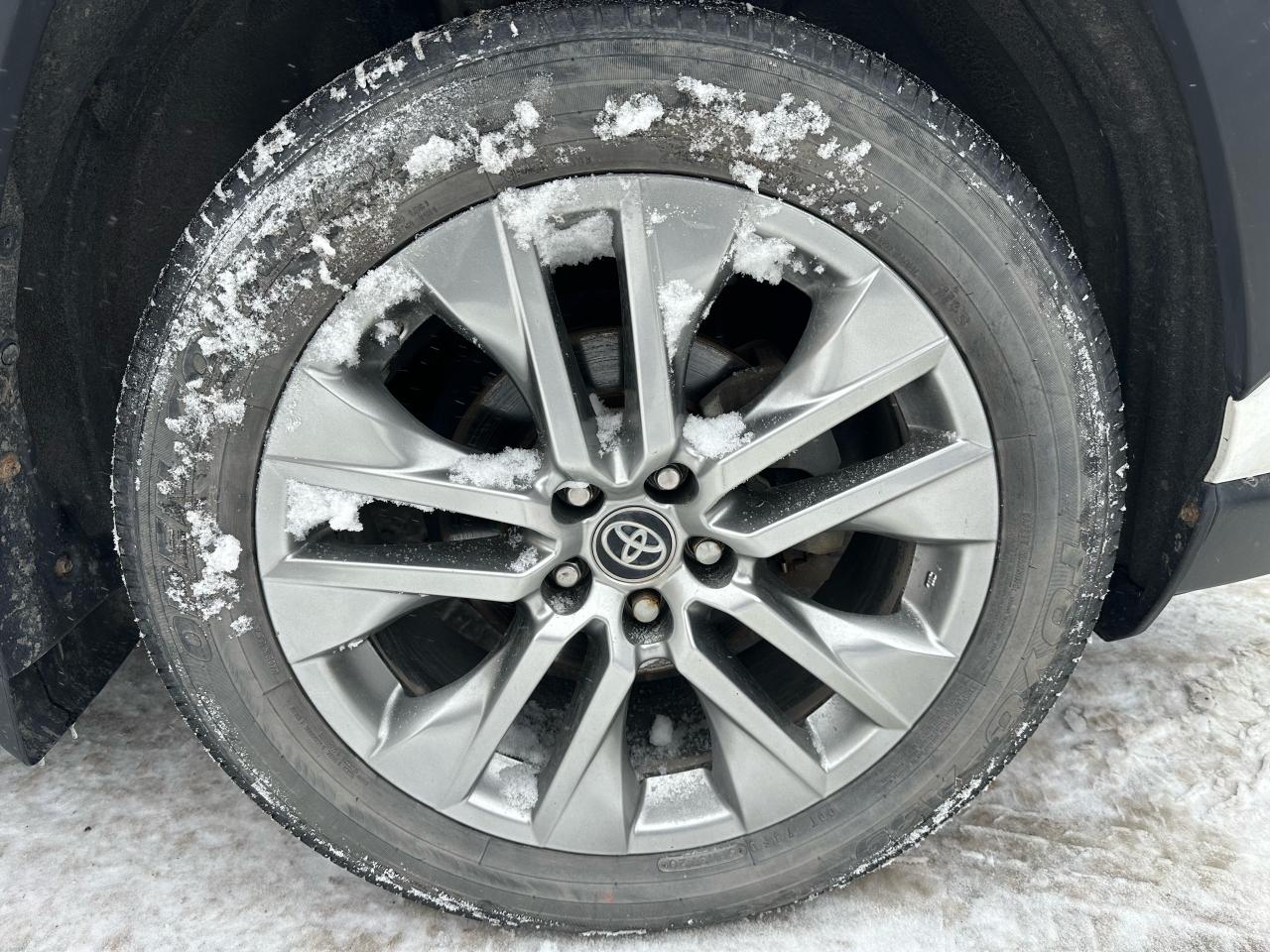 2021 Toyota RAV4 XLE AWD - Photo #4