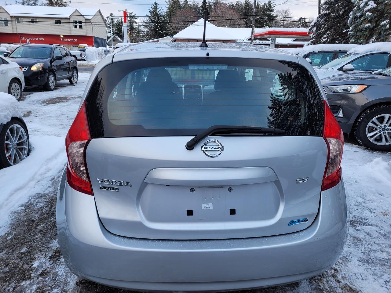 2015 Nissan Versa Note 5dr HB Auto 1.6 SV 1-Owner Clean CarFax Financing! Photo3