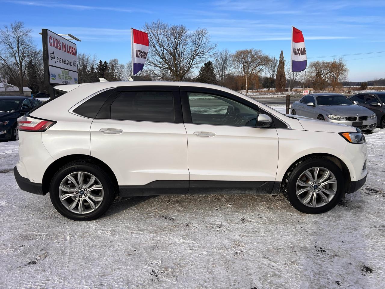2019 Ford Edge Titanium Photo2