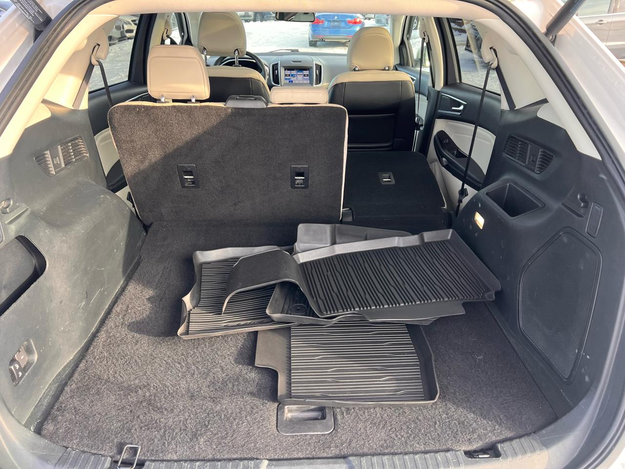 2019 Ford Edge Titanium Photo14