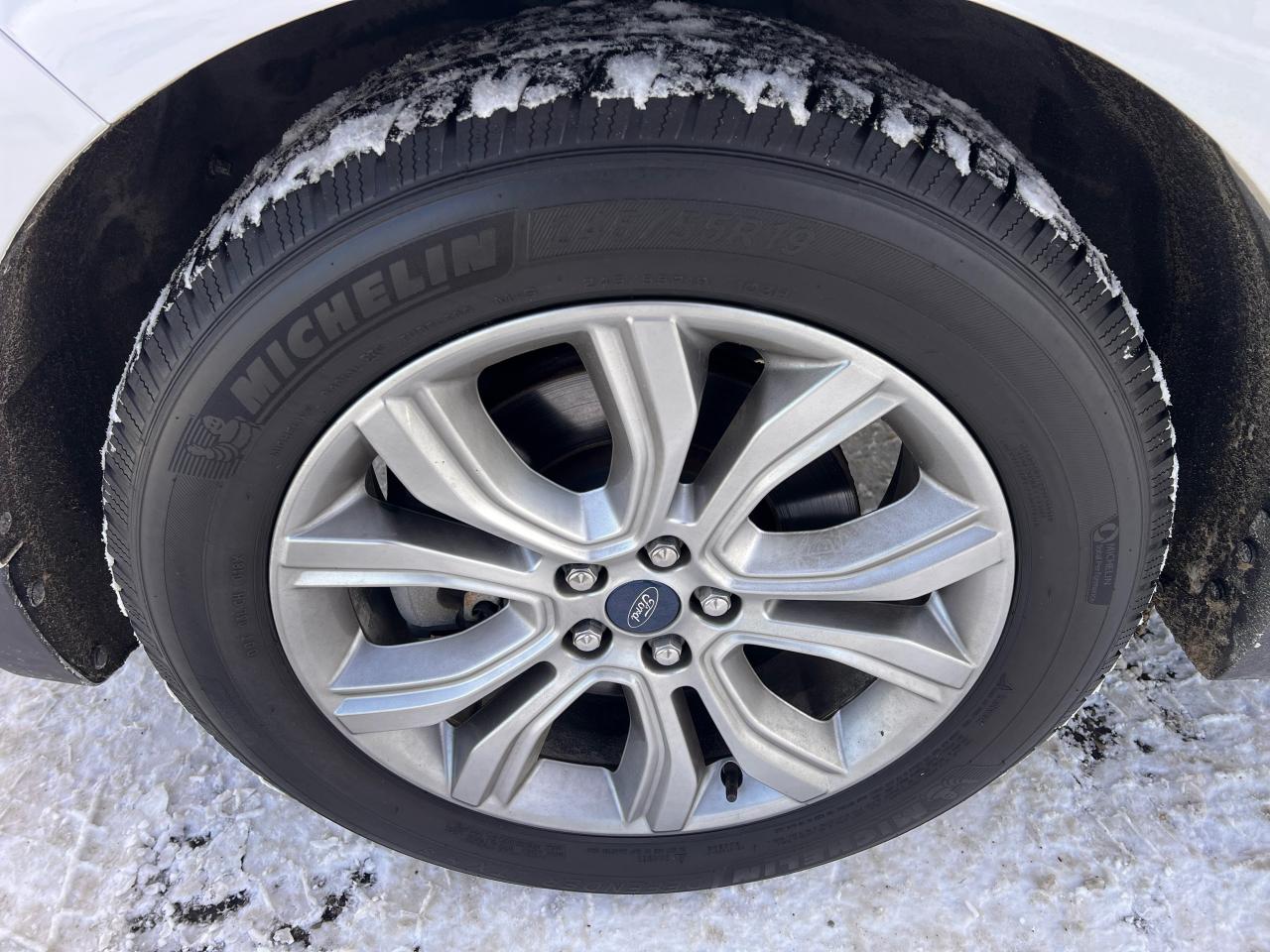 2019 Ford Edge Titanium Photo10