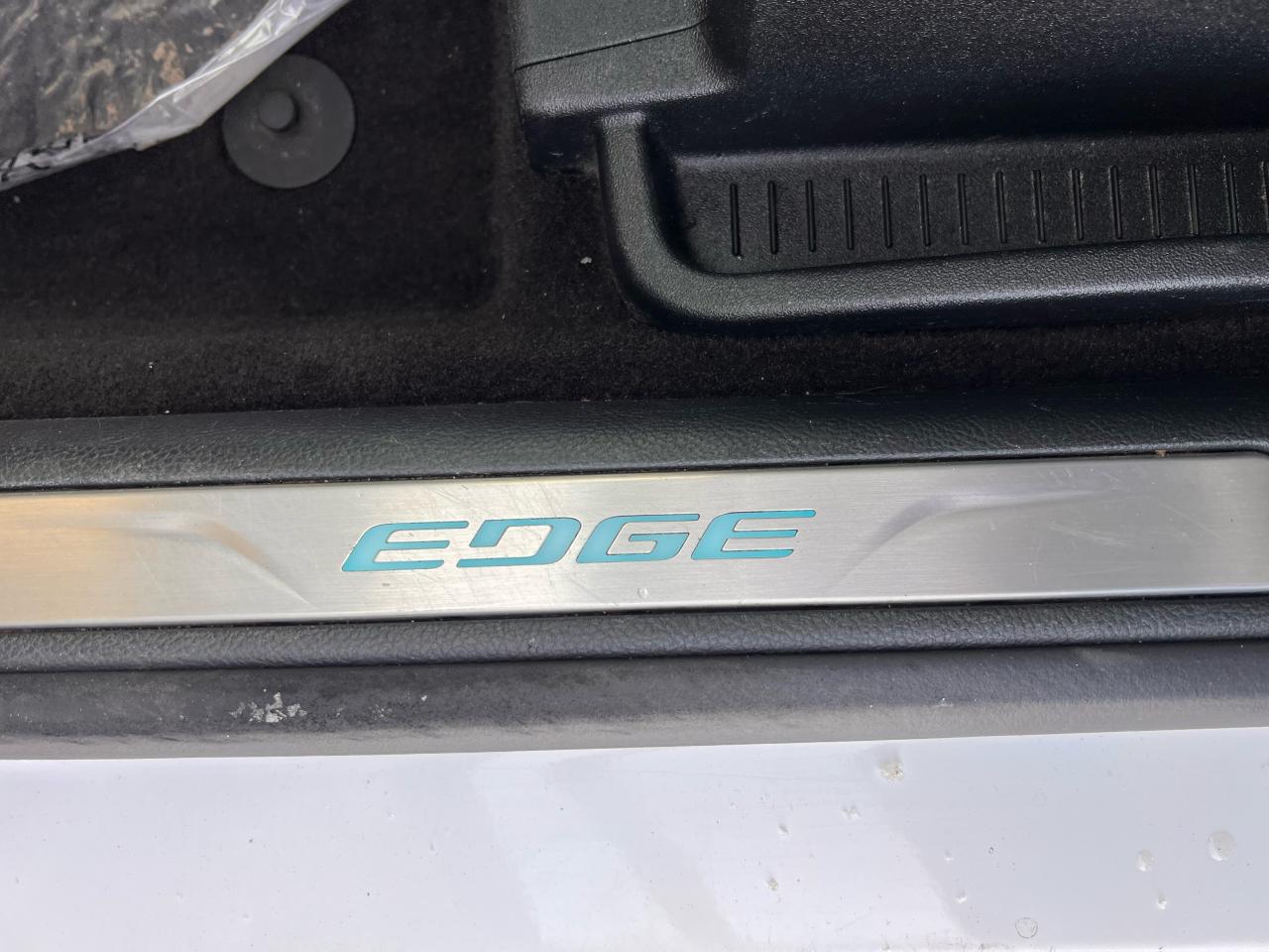 2019 Ford Edge Titanium Photo77