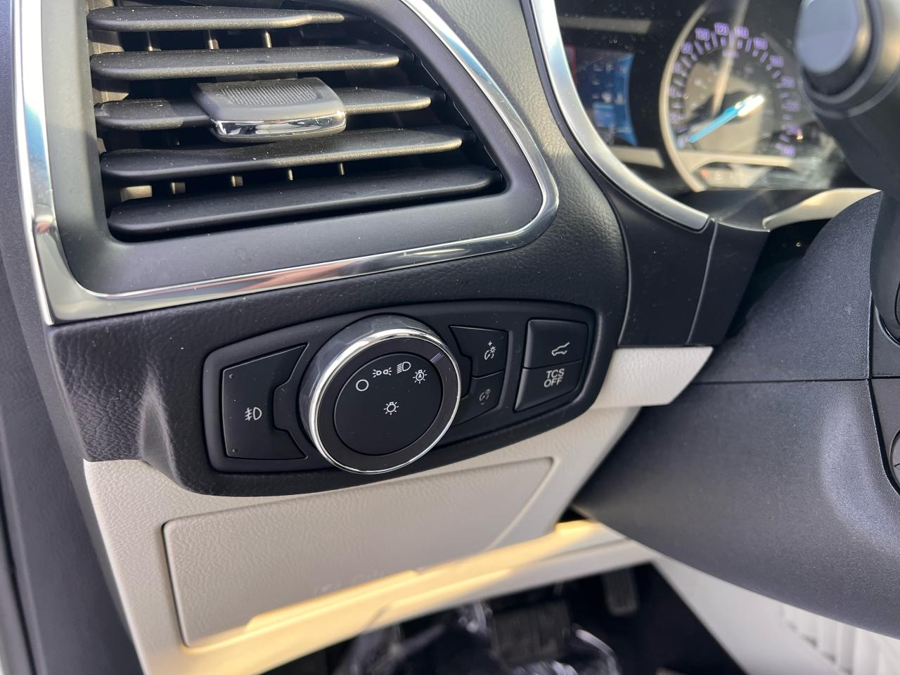 2019 Ford Edge Titanium Photo76