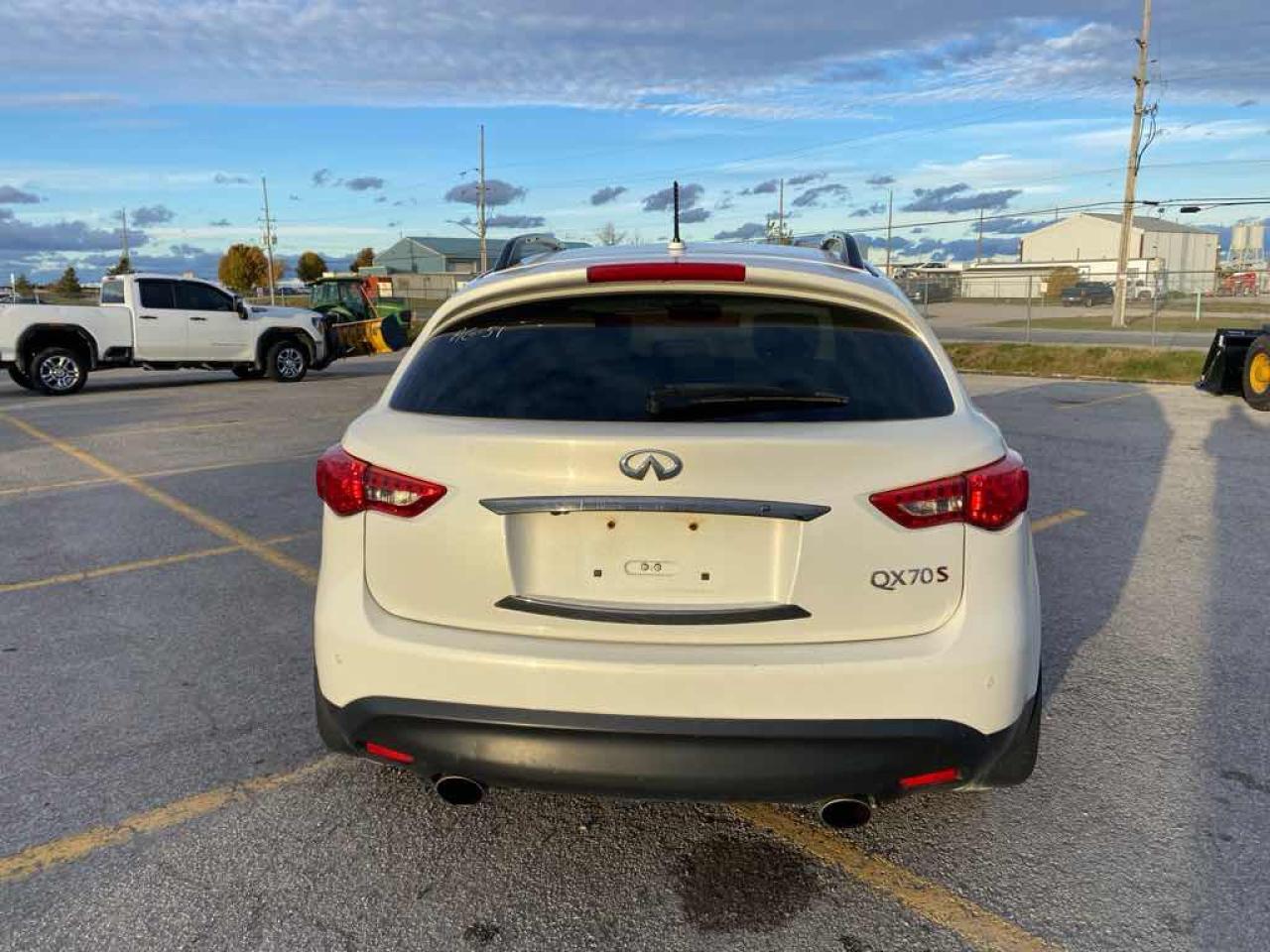 2016 Infiniti QX70  Photo