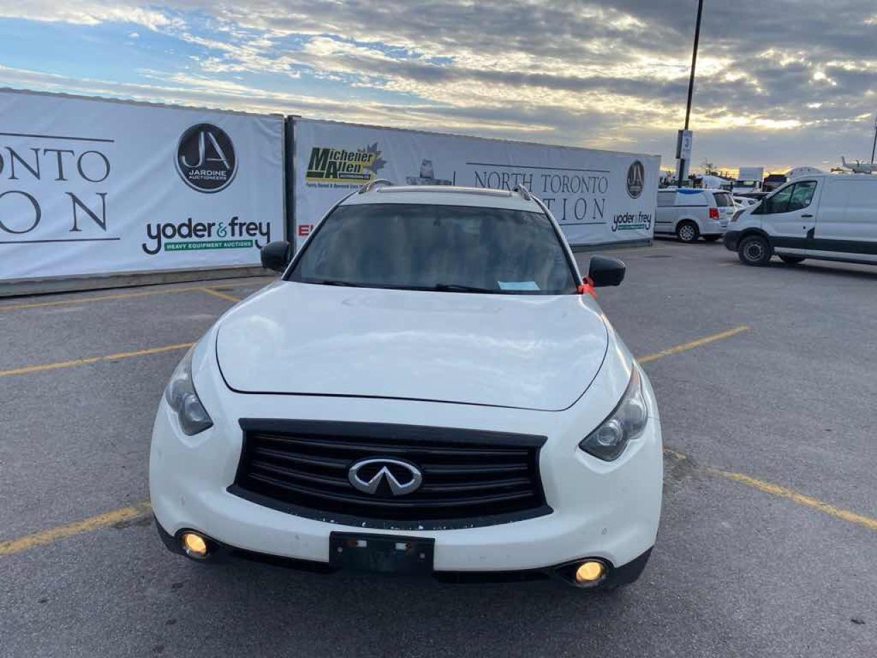 2016 Infiniti QX70  Photo