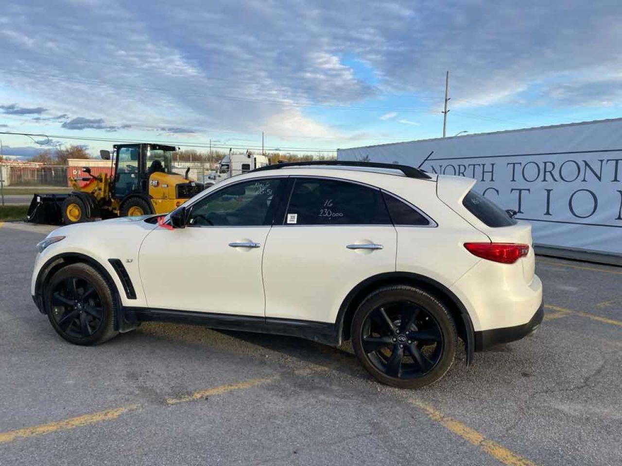 2016 Infiniti QX70  Photo