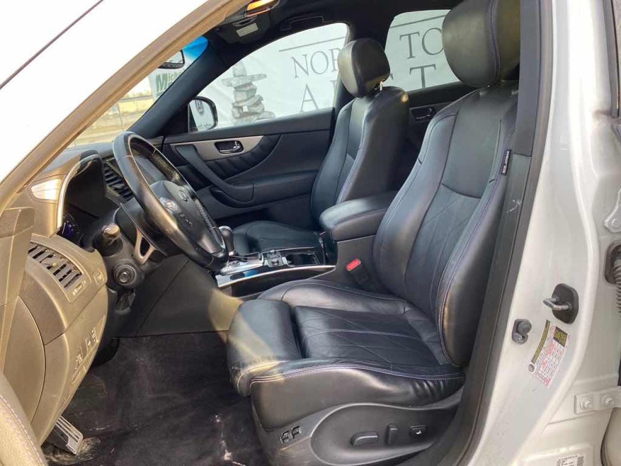 2016 Infiniti QX70  Photo