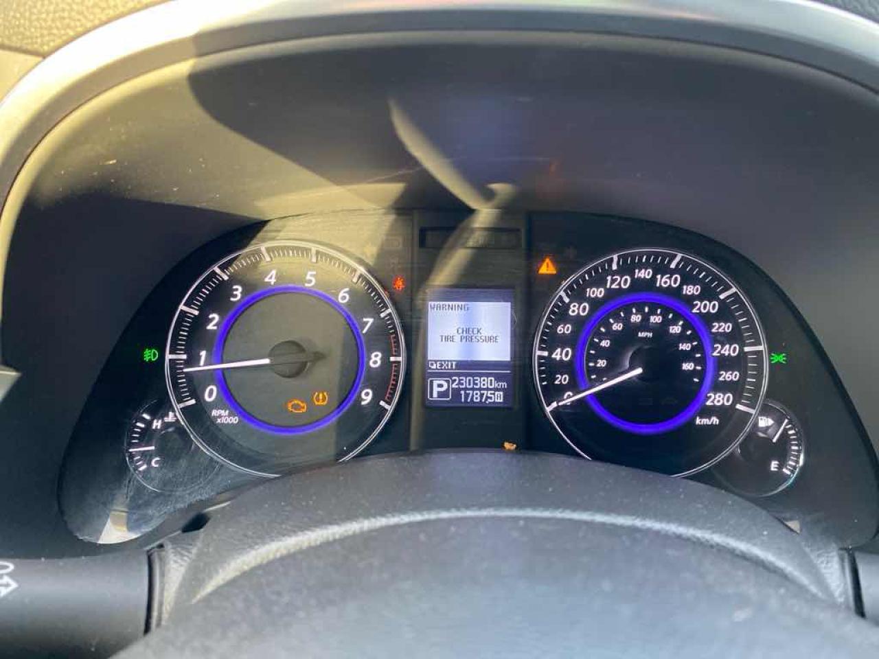 2016 Infiniti QX70  Photo