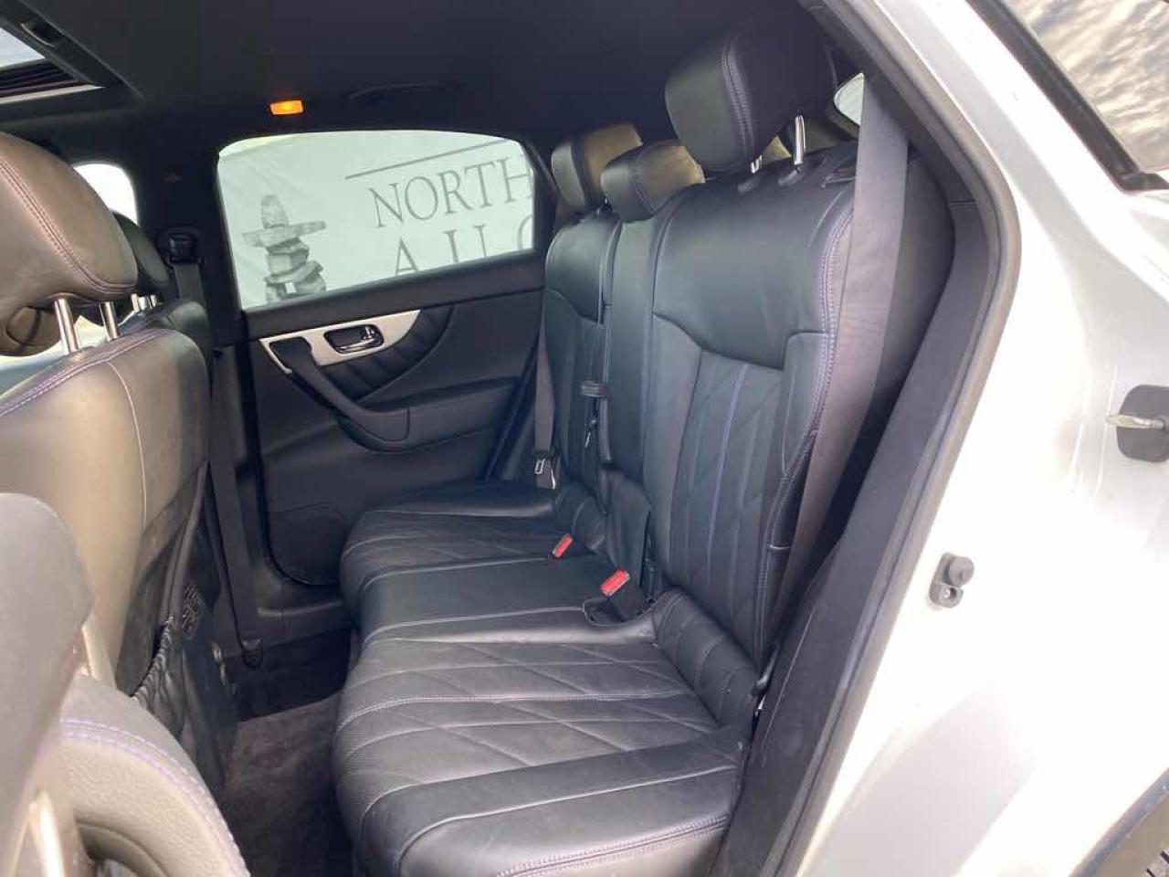 2016 Infiniti QX70  Photo