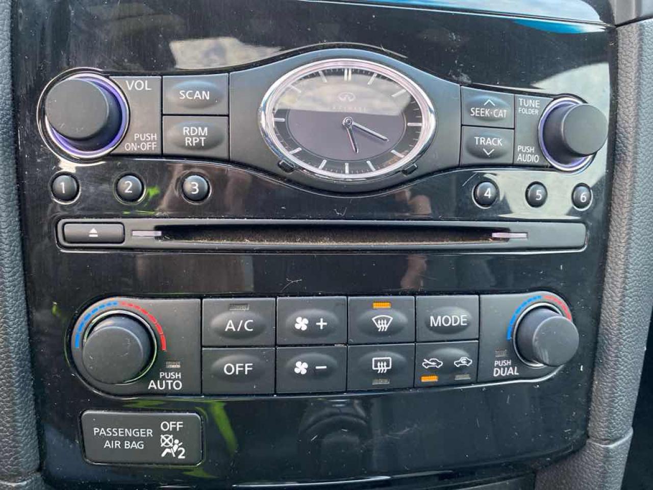 2016 Infiniti QX70  Photo