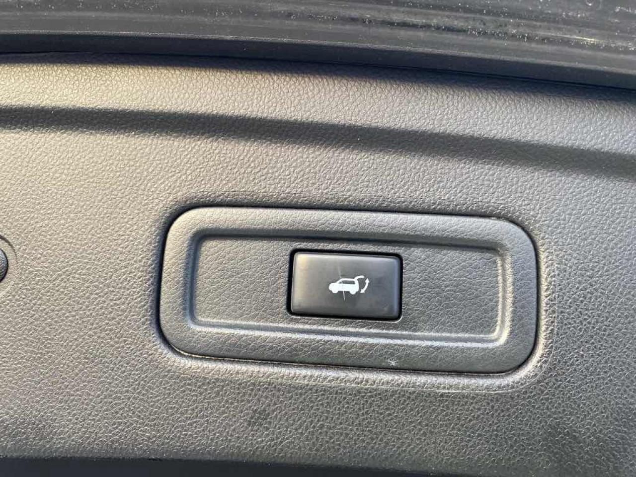 2016 Infiniti QX70  Photo