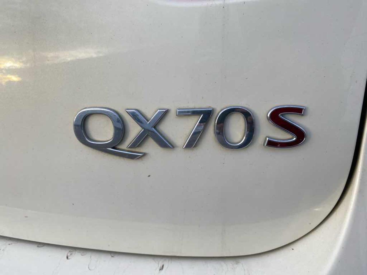 2016 Infiniti QX70  Photo