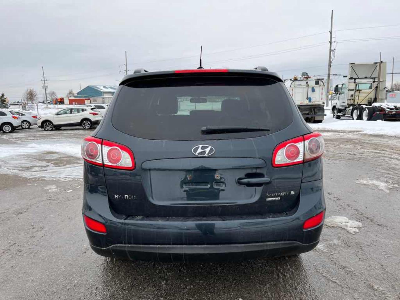 2011 Hyundai Santa Fe GLS Photo4