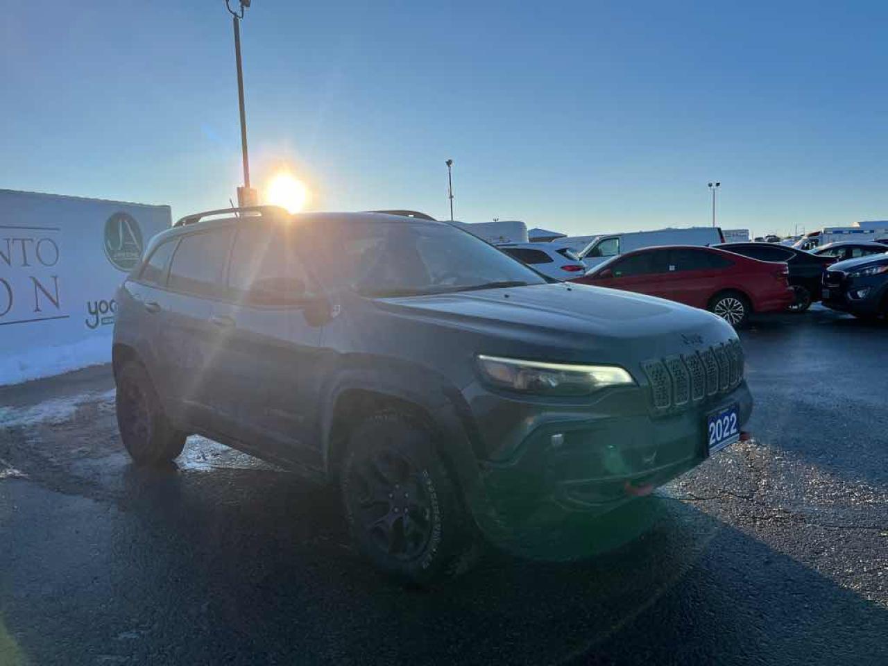 2022 Jeep Cherokee Trailhawk Photo2