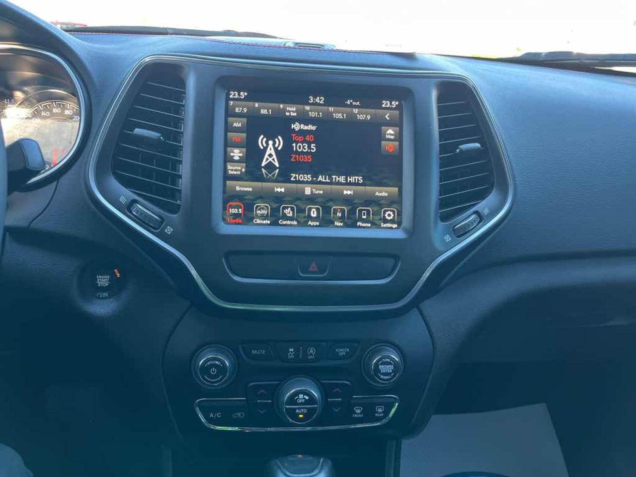 2022 Jeep Cherokee Trailhawk Photo