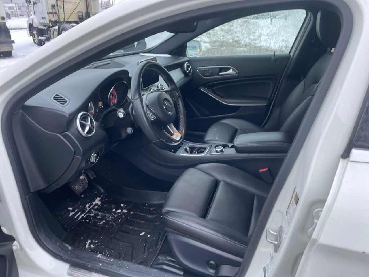 2016 Mercedes-Benz GLA 250 4MATIC Photo